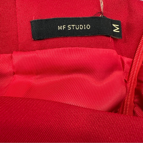 Red mini skirt - Picture 3 of 3